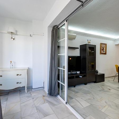 797 Holiday Rentals - Piso Para 3 En La Carihuela Con Piscina Torremolinos Luaran gambar